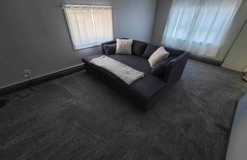 Manchester Apartment | Charming 1-bedroom apartment with WiFi, AC in terrific Manchester