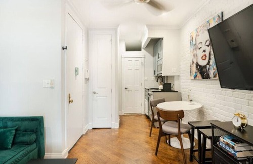 Union Square Apartment | Charming 1-Bedroom Apartment in the Heart of EV