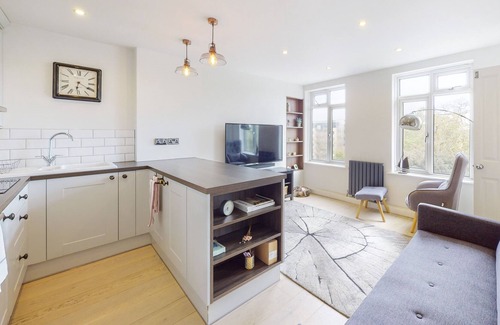 Brixton Apartment | Charming 1 Bedroom Apartment in Brixton Hill