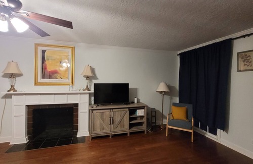 Riverside Terrace House | Charming 1-bedroom apartment in phenomenal Houston with AC