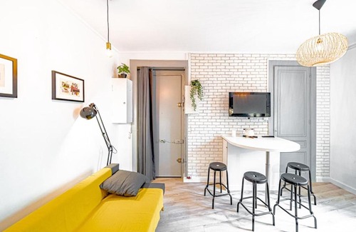 Oullins Apartment | Charming 1 bedroom apartment Oullins center near metro