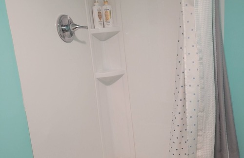 Lansdowne Apartment | Charming 1-Bedroom Basement Apartment with AC, WiFi in lovely Lansdowne