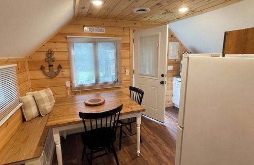 West Irondequoit House | Charming 1-bedroom bungalow in Irondequoit with Water Views and Access!