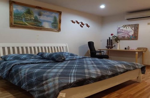 Samsen Nok Condo | Charming 1-bedroom condo in brilliant Bangkok with WiFi, AC