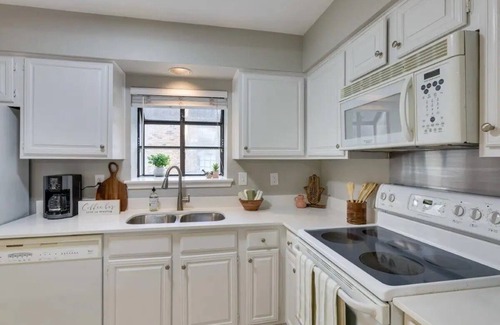 Far North Dallas Condo | Charming 1-bedroom condo in North Dallas next to Addison