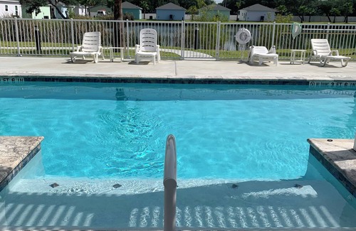 Fulton Cottage | Charming 1-bedroom cottage in fabulous Rockport with a beautiful pool.