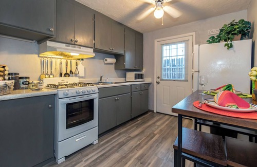 Tucson Cottage | Charming 1-bedroom cottage in a central location with WiFi and private backyard