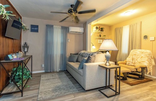 Tucson Cottage | Charming 1-bedroom cottage in a central location with WiFi and private backyard