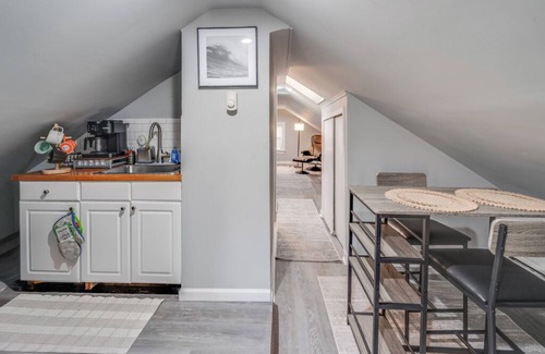East Massapequa Apartment | Charming 1-bedroom duplex apartment with WiFi, AC in peaceful Massapequa