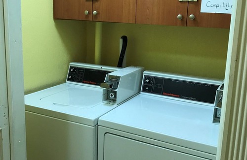 Hialeah House | Charming 1-bedroom hotel with WiFi, AC in pleasant Hialeah Unit#2