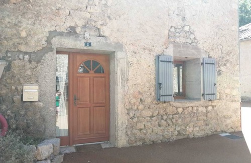 Sisteron House | Charming 1-bedroom house in quiet area of Sisteron with WiFi