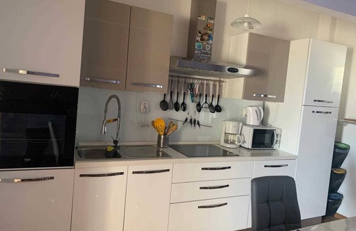 Veli Losinj Apartment | Charming 1-Bedroom Apartment for 3, Pet-Friendly with Parking