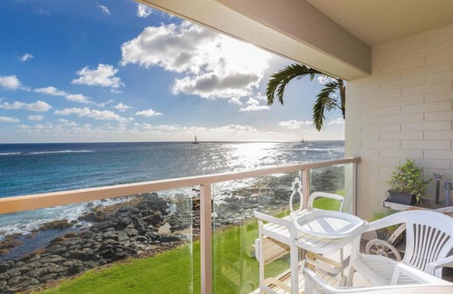 Koloa Condo | Charming 1-bedroom immediately on the shore Poipu's PK surf break, water views