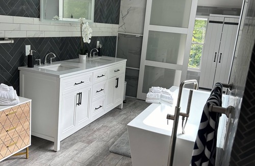 Readsboro House | Charming 1-bedroom in a house in readsboro withprivate entrance, private hot tub