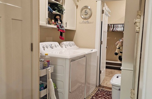 Eaton House | Charming 1-bedroom inlaw suite in wonderful Severance with WiFi, AC