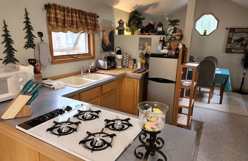 Sterling Cottage | Charming 1-bedroom in wonderful Soldotna with Autumn Charm