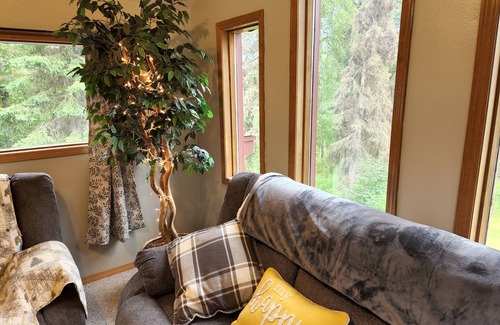 Sterling Cottage | Charming 1-bedroom in wonderful Soldotna with Autumn Charm