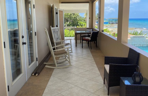 Creek House | Charming 1-bedroom house by the sea in quaint Cayman Brac