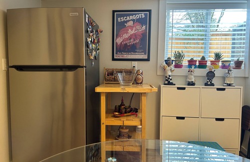 Lake Oswego Apartment | Charming 1-bedroom apartment in superb Lake Oswego with AC