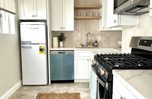 Mar Vista House | Charming 1-bedroom house in welcoming Los Angeles with laundry in-unit