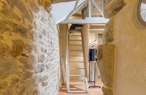 Guerande Apartment | Charming 17th c. apt in Guérande, 2 BR, sea view, wifi