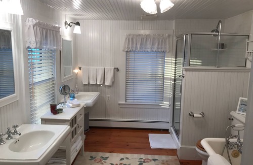 Amherst Other | Charming 1840 Farmhouse ~ Magical Retreat ~ sleeps 14