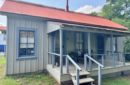 New Ulm Cottage | Charming 1880 Cottage in town of New Ulm walking distance from local businesses!