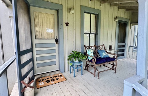 New Ulm Cottage | Charming 1880 Cottage in town of New Ulm walking distance from local businesses!