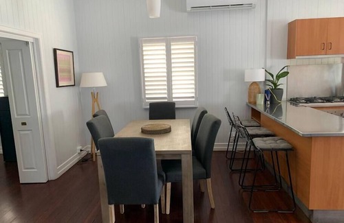 Annerley House | Charming 1920's 4Br freestanding Plantation Qldr.