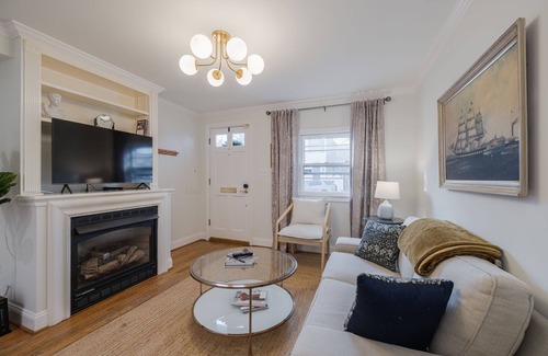 Old Town Alexandria House | Charming 1920s Townhome in Old Town!