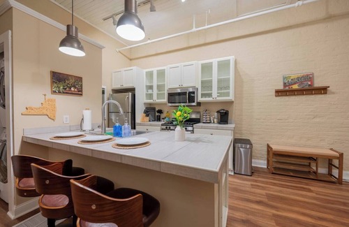 Albany Apartment | Charming 1BR Albany retreat w/parking & full kitchen, near MVP Arena, Washington Park & dining