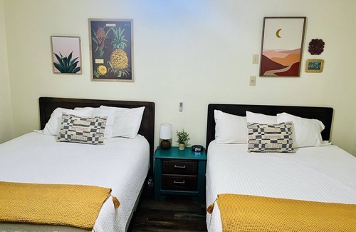 Safety Harbor Hotel | Charming 1BR Cottage w/2 Queens