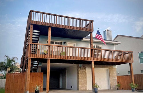South Padre Island House | Charming 2-bedroom house with WiFi, AC in sunny South Padre Island