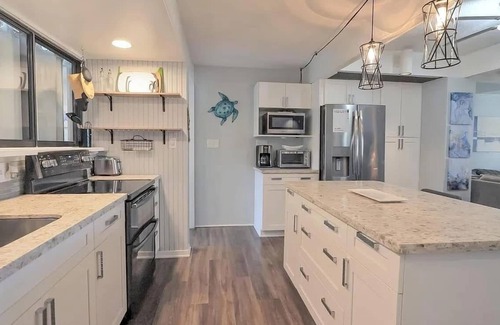 Estate Green Cay Condo | Charming 2-bd condo in lovely Christiansted w/Beach access, Golf, Pickleball +