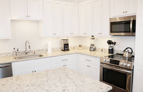Lower Garden District Condo | Charming 2 BD w/Balcony, 1 Block off St. Charles