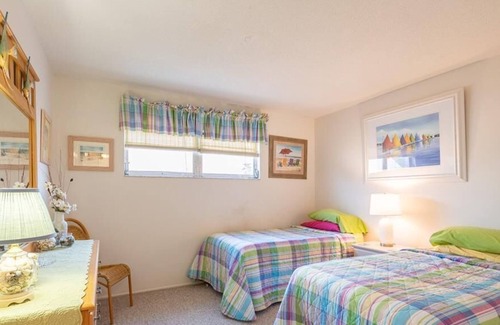 Venice Condo | Charming 2 BDR /2 BATH Condo