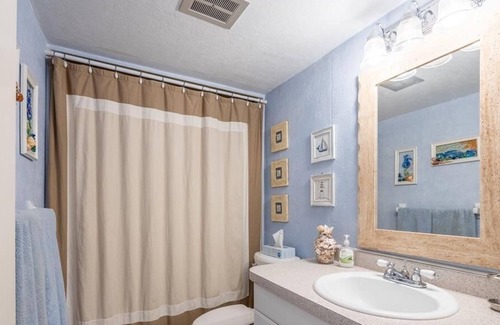 Venice Condo | Charming 2 BDR /2 BATH Condo