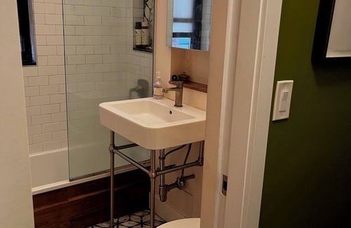 Manhattan Apartment | Charming 2-bdrm apt in amazing downtown neighborhood - a walker's paradise!