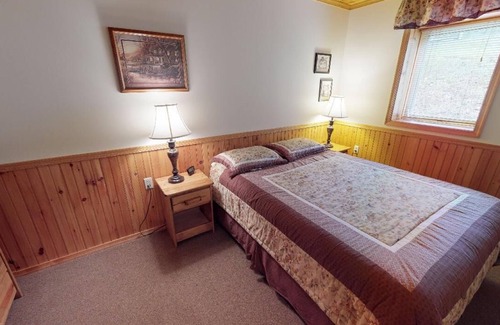 Sabinsville Cabin | Charming 2-bdrm lodge on Pine Creek, hot tub, fire ring, Cherry Springs & Canyon