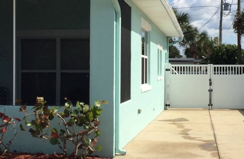 New Smyrna Beach House | Charming 2-bedroom house in wonderful New Smyrna Beach with WiFi, AC