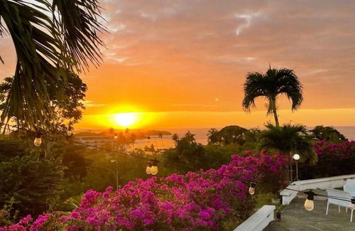 Bethel House | Charming 2-bed with stunning ocean views, breathtaking sunsets & modern interior