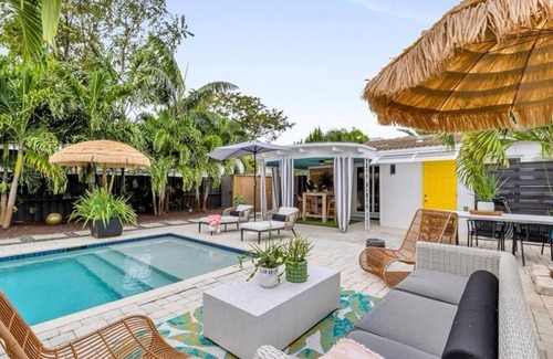 Middle River Terrace House | Charming 2-bedroom bungalow in welcoming Fort Lauderdale with AC, WiFi