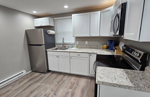 Irwin Cottage | Charming 2-bedroom cottage in Beautiful Milford Center with WiFi, AC