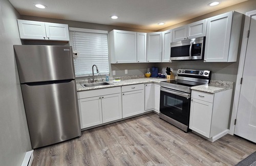 Irwin Cottage | Charming 2-bedroom cottage in Beautiful Milford Center with WiFi, AC