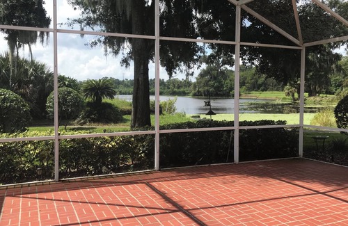 Winter Springs House | Charming 2-bedroom house with AC, WiFi in welcoming Winter Springs