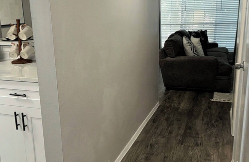 Uptown Apartment | Charming 2-bedroom apartment in Pleasant Alamo Heights with AC, WiFi