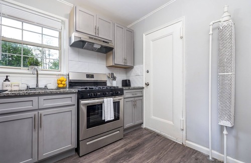 Newington Apartment | Charming 2-bedroom apartment with WiFi, AC in pleasant West Hartford