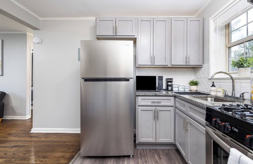 Newington Apartment | Charming 2-bedroom apartment with WiFi, AC in pleasant West Hartford
