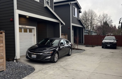 Seattle Metro Area House | Charming 2-bedroom, 2-1/2 bath,New house with AC, in Seattle. Airport 4.2 miles.