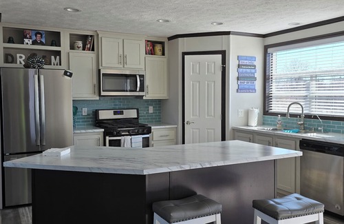 Underwood House | Charming 2-bedroom 2 bath home on 1.33 acres with WiFi, AC in quaint Underwood